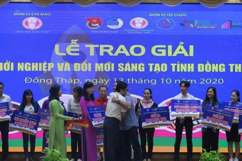 Dự án 'Máy phun thuốc điều khiển từ xa' đoạt giải nhất thi khởi nghiệp tỉnh Đồng Tháp