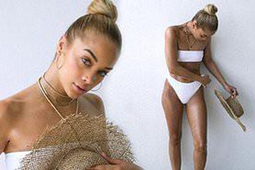Jasmine Sanders khoe đường cong thể hình siêu 'bốc lửa' với bikini