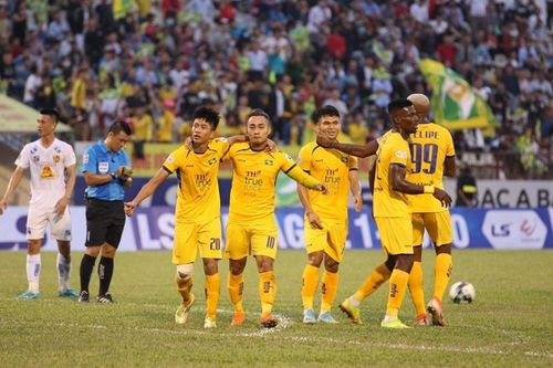 Công Phượng chấn thương, thầy Park bớt 'kén chọn'?