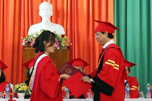 Người hướng dẫn tiến sĩ có thể thay bài báo bằng giải thưởng văn hóa, thể dục thể thao