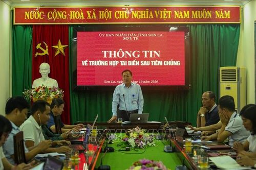 Tạm dừng sử dụng lô vaccine liên quan đến một trẻ tử vong sau tiêm chủng
