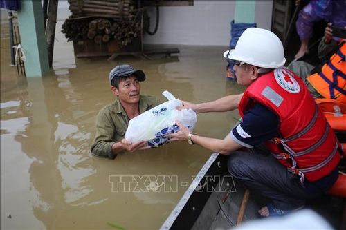 Tình người ở vùng 'rốn lũ' Hải Lăng