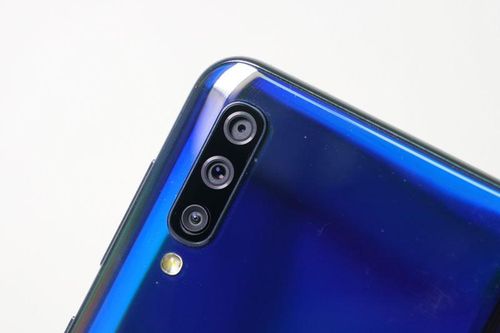 Samsung Galaxy A30s với RAM 4 GB, 3 camera sau, pin 4.000 mAh giảm giá 2 triệu đồng