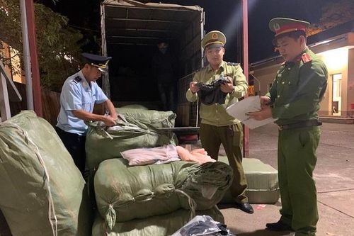 Lạng Sơn: Ngăn chặn xe gắn mác 'Thương binh' vận chuyển hàng hóa nhập lậu