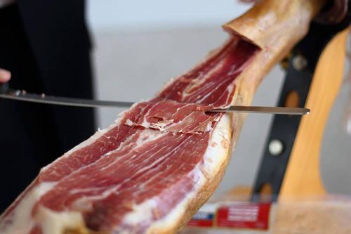 Miếng giăm bông đắt nhất thế giới có gì để xứng với giá 14.000 USD?