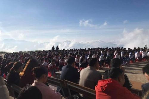 Xuýt xoa trước buổi chào cờ của 'ngôi trường trên mây' từng gây sốt CĐM khi sở hữu view độc nhất vô nhị