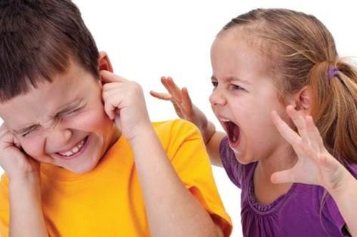 Ứng xử của bố mẹ khi trẻ bị bắt nạt ở trường mầm non