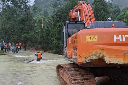 Lập Sở Chỉ huy tiền phương triển khai cứu hộ tại khu vực thủy điện Rào Trăng 3