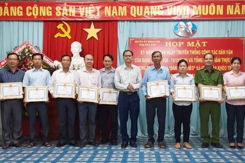 Châu Phú họp mặt kỷ niệm 90 năm ngày truyền thống công tác dân vận của Đảng