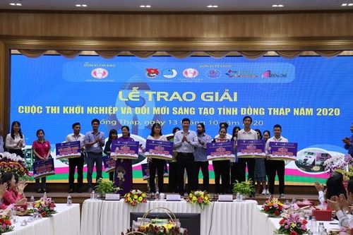 Dự án 'Máy phun thuốc điều khiển từ xa' đạt giải nhất