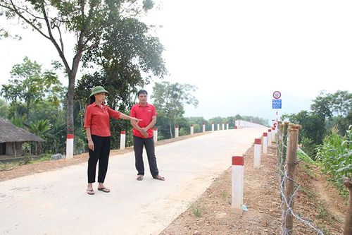 Hiến đất làm đường ở Yên Lập