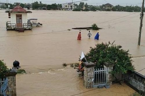Thừa Thiên – Huế: Đi bắt chuột bị lật ghe, 2 người mất tích