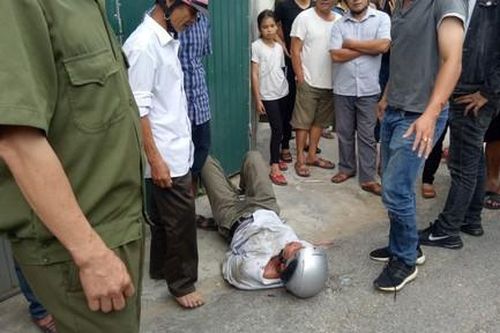 Người dân khống chế 3 kẻ say rượu gây tai nạn, hành hung công an