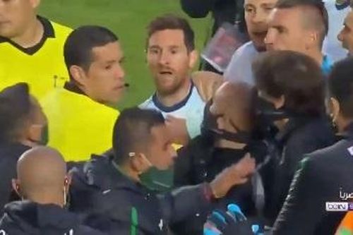 Messi to tiếng với HLV đối thủ sau trận thắng