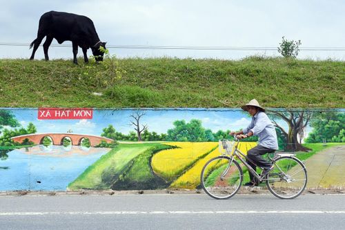 Biến triền đê thành đường bích họa dài nhất Hà Nội