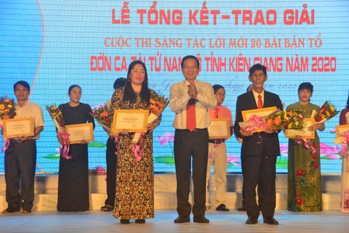Trao giải Cuộc thi sáng tác lời mới 20 bản tổ Đờn ca tài tử