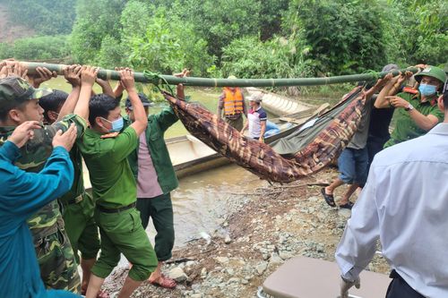 Tìm thấy 19 người ở Rào Trăng 3 và 4, đưa thi thể đầu tiên ra ngoài