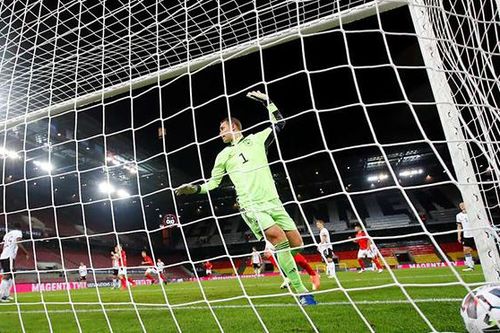 Manuel Neuer mắc lỗi khiến Đức hòa Thụy Sĩ sau cuộc rượt đuổi tỉ số