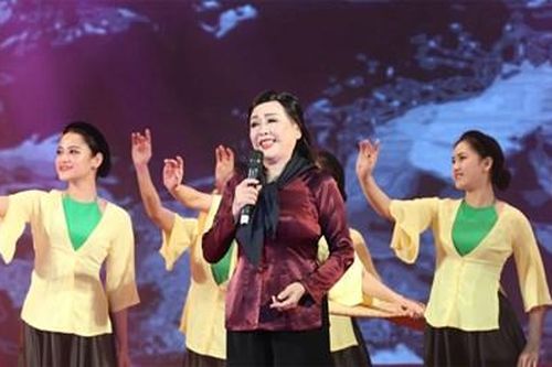 'Giọng ca vàng' thủy chung với tờ báo