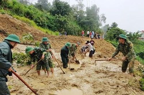 Bảo đảm công tác cấp cứu, điều trị và phòng, chống dịch bệnh cho người dân trong bão lũ