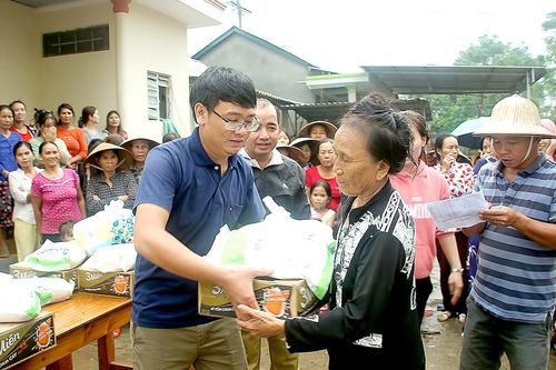 Về với bà con nơi rốn lũ Quảng Trị