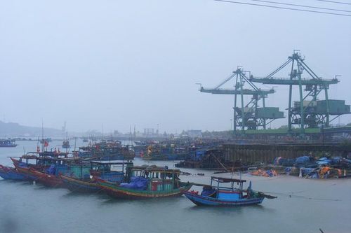 Vùng tâm bão chuẩn bị phòng bão số 7 đổ bộ