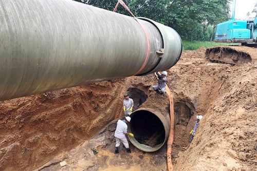 Vỡ đường ống nước sông Đà 4 lần năm 2020... dân được đền bù?
