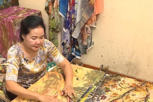 'Phù thủy' tranh vải