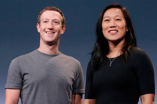 Mark Zuckerberg cùng vợ quyên góp 100 triệu USD hỗ trợ tổ chức bầu cử Mỹ