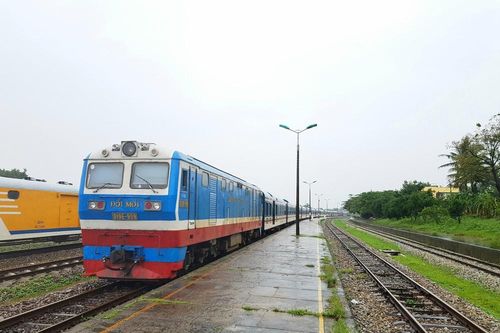Đường sắt Bắc – Nam thông tuyến qua miền Trung sau 1 tuần gián đoạn