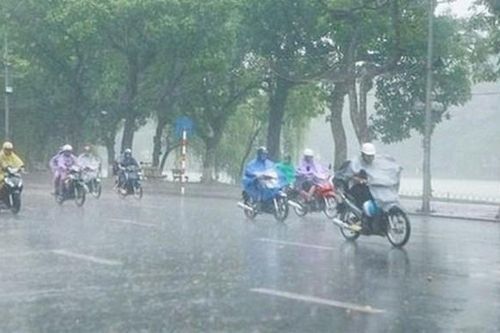 Hà Nội mưa lớn đúng giờ tan tầm do ảnh hưởng bão kết hợp không khí lạnh