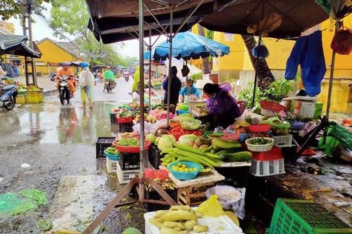 Thị trường ngày 14/10: Sau lũ lớn, rau xanh khan hiếm, giá tăng mạnh