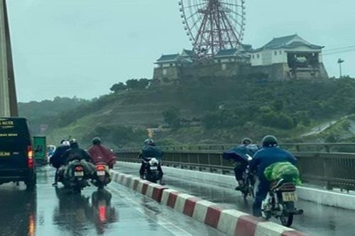 Ảnh hưởng bão số 7, Quảng Ninh cấm một chiều cầu Bãi Cháy