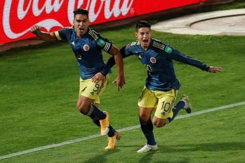 Cựu sao MU đua nhau 'nổ súng', Colombia thoát thua Chile phút 91