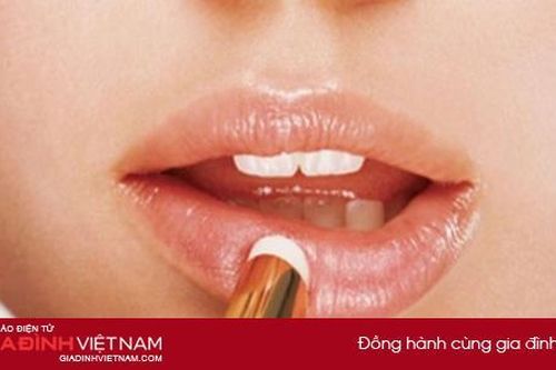 4 tip dưỡng cho bạn đôi môi hồng hào căng mịn