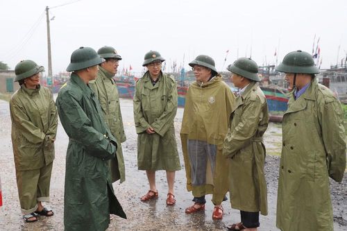 Phó Bí thư Tỉnh ủy kiểm tra công tác phòng, chống mưa bão tại các địa phương ven biển