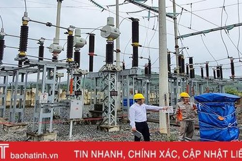 Điện lực Hà Tĩnh triển khai 'kịch bản' bảo vệ lưới điện trước bão số 7
