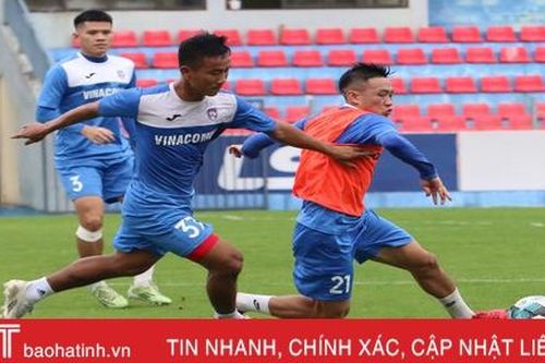 Than Quảng Ninh làm quen sân Hà Tĩnh chuẩn bị trận tái đấu vào chiều mai