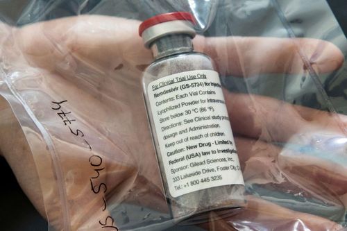 EU trả hơn 1 tỷ euro để mua thuốc kháng virus Remdesivir