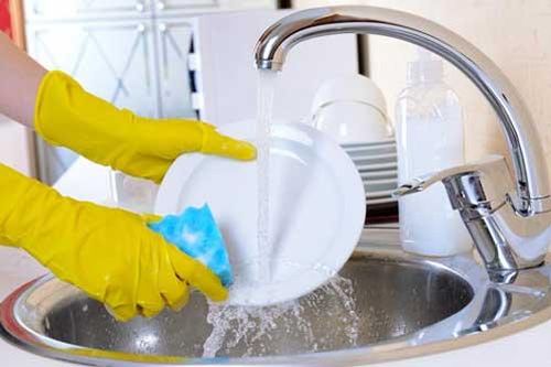 Nguy hại 'chết người' khi rửa bát không đúng cách