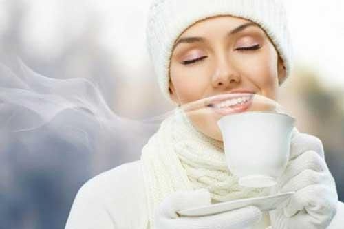 Uống 1 cốc nước ấm đúng vào 'giờ vàng' này mỗi ngày, điều kì diệu sẽ xảy ra với cơ thể bạn