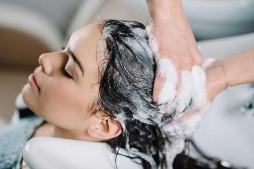 Chuyên gia chỉ ra 5 khung giờ 'độc' cấm gội đầu kẻo mất mạng 'như chơi'