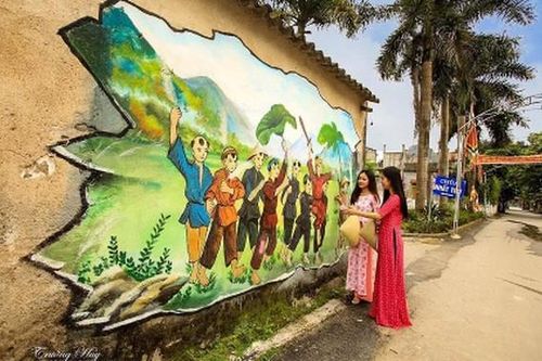 'Con đường bích họa' của phụ nữ làm đẹp thêm vùng đất cố đô