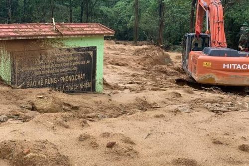 Hiện trường vụ sạt lở Thủy điện Rào Trăng 3: Đất vùi 5m, tìm kiếm vô cùng khó khăn