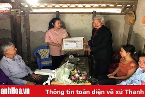Quỹ khuyến học mía đường Lam Sơn hỗ trợ em Lê Thị Hằng 96 triệu đồng