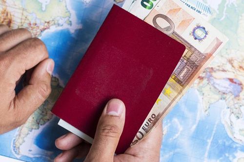 Hứng bão chỉ trích, Cyprus tuyên bố tạm dừng chương trình 'hộ chiếu vàng'