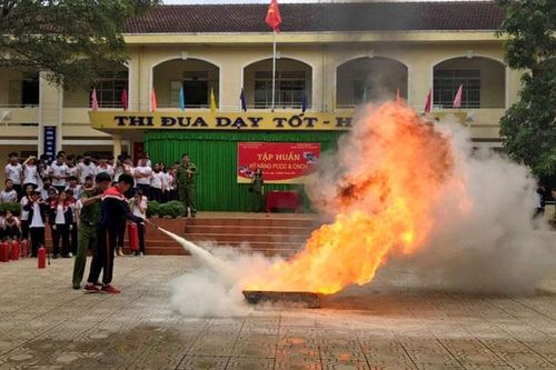 Tập huấn và tuyên truyền kỹ năng PCCC&CNCH cho hàng trăm học sinh Bảo Lộc