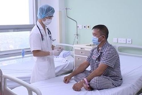Nam công nhân bị máy cuốn văng đứt cơ ngực