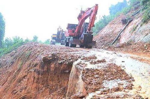 Cứu hộ 30 người mất tích ở Rào Trăng: Sáng nay ngớt mưa, hy vọng việc cứu hộ thuận lợi