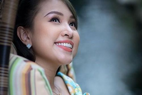 Vân Hugo khoe sắc tại biệt thự chồng tặng